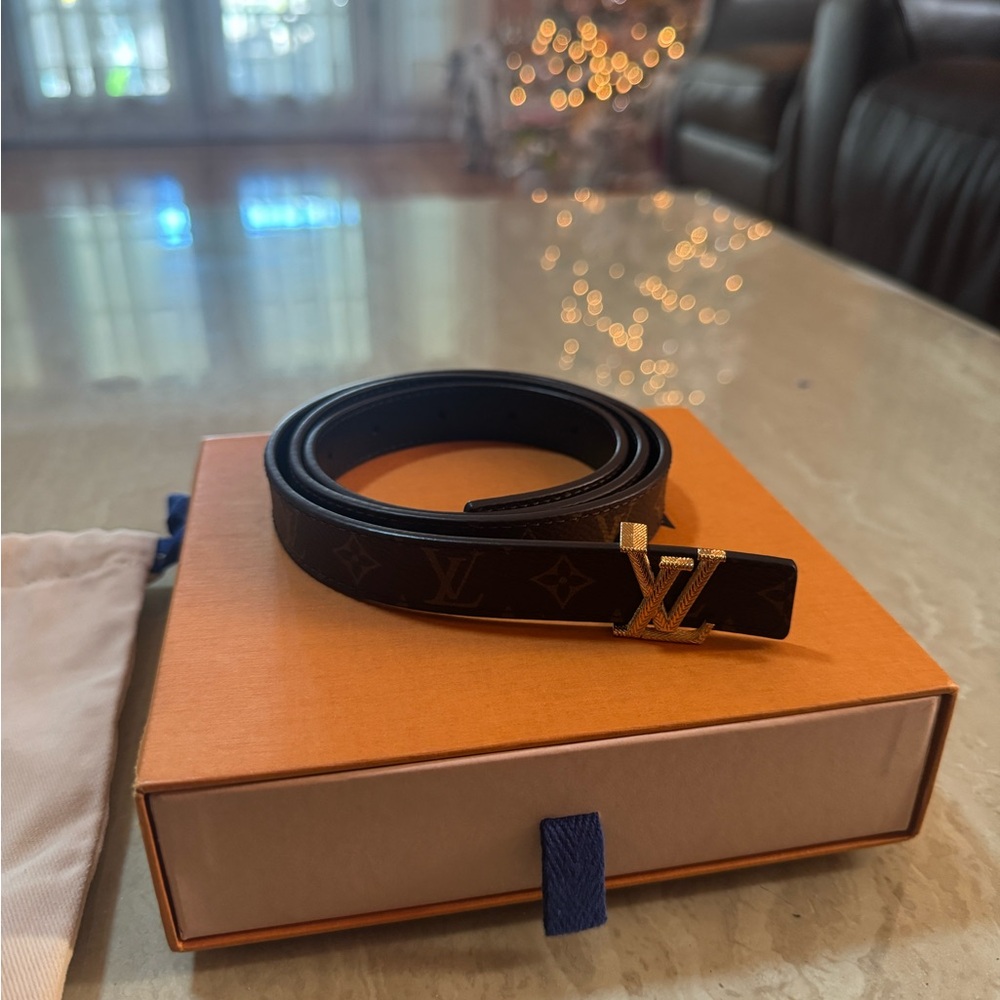 Loui Vuitton Belt